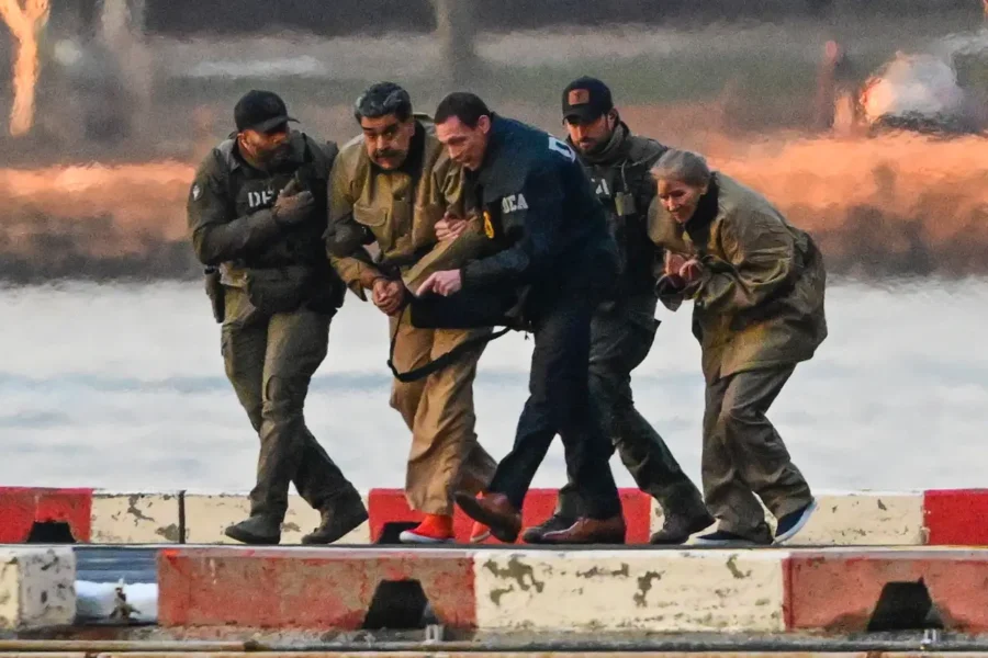 Simulan en México arresto de Trump para exigir la liberación de Maduro